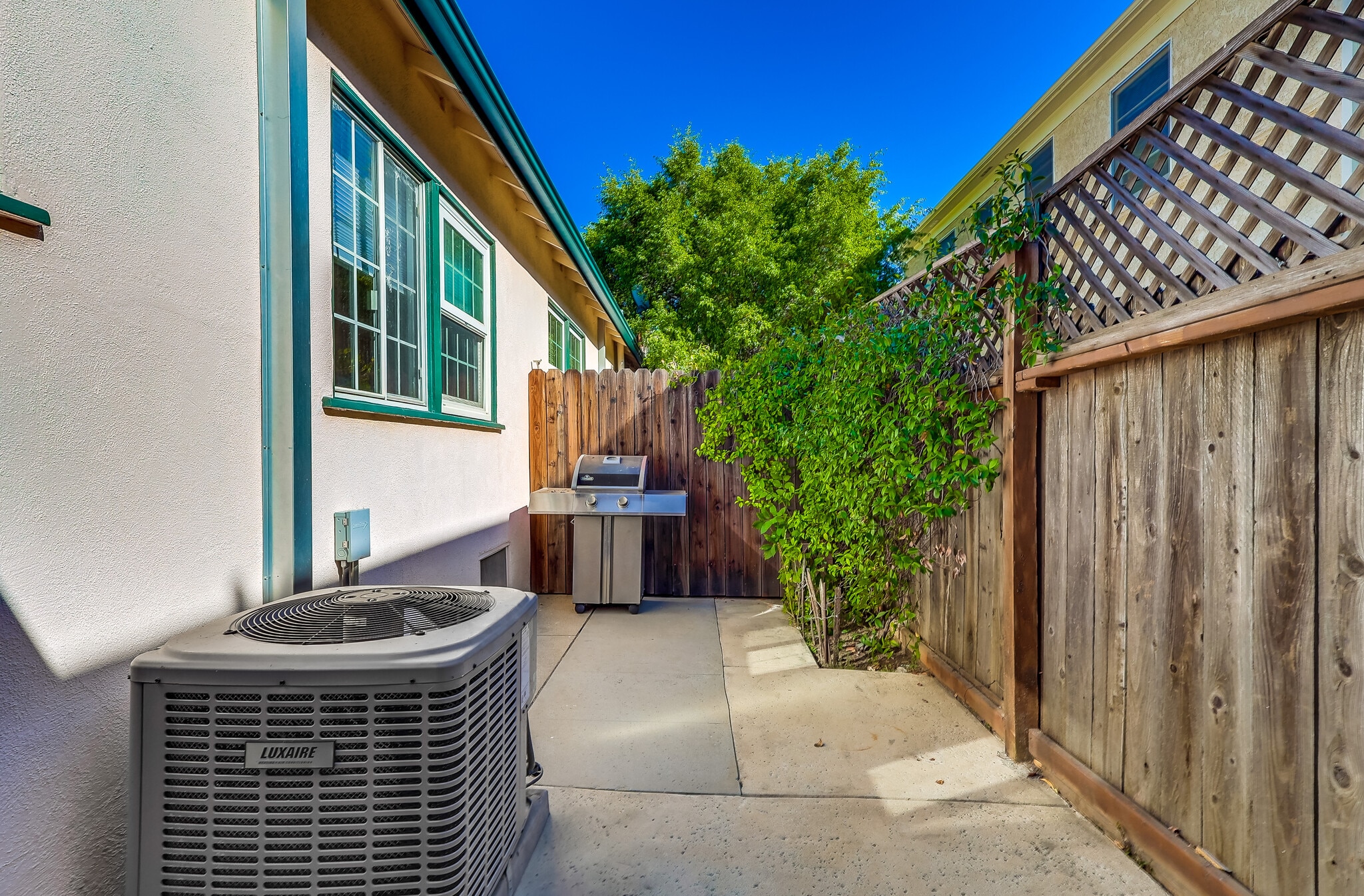 Back private patio - 11690 Margate St