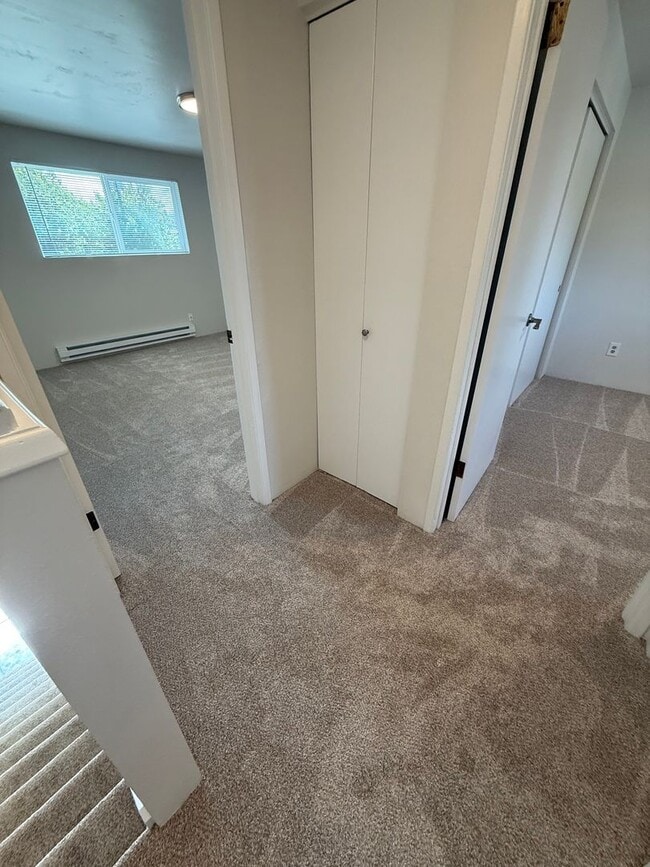 Building Photo - Fully Remodeled 2-Bedroom in Quiet Everett Four-Plex
