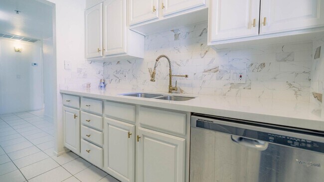 Building Photo - 1650 N 87th Terrace