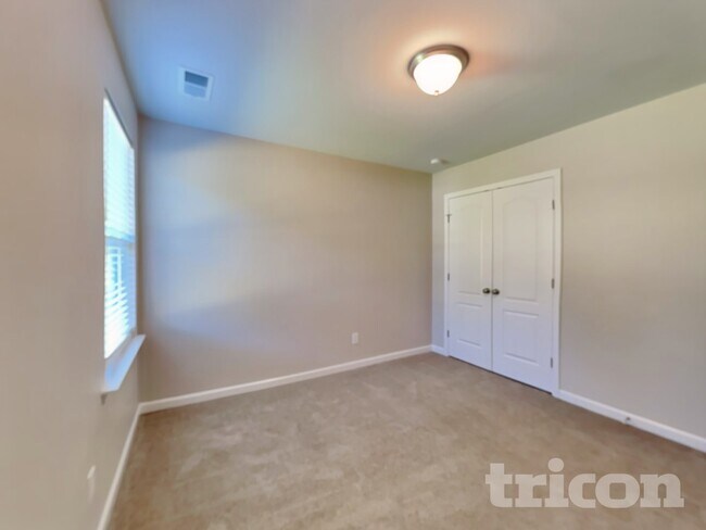 Building Photo - 64 Crew Clb Ct