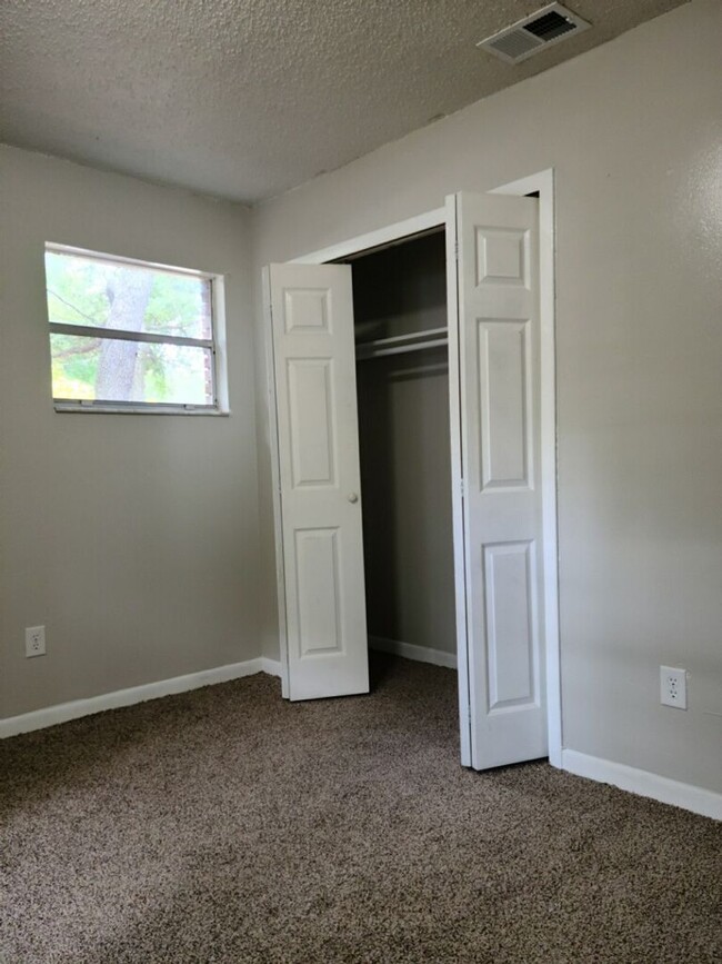 Building Photo - 3 Bed 2 Bath Home on Huge Corner Lot | Gar...