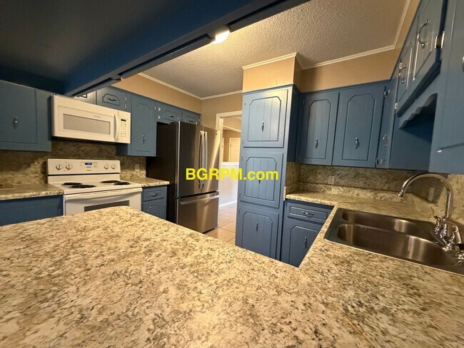Building Photo - 119 Foxdell Cir