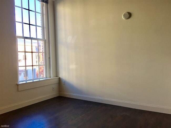 Building Photo - 344 N Charles St