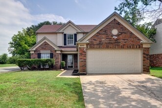 Building Photo - 2501 Country Creek Ln