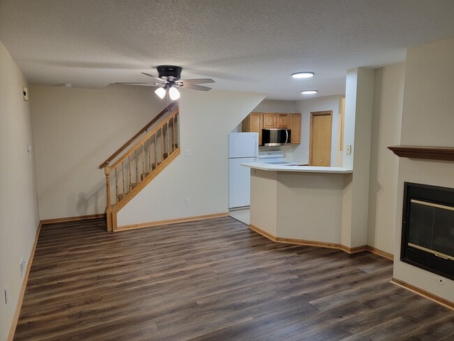 Building Photo - 1319 SE Delaware Ave