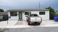Building Photo - 3141 SW 24th Ter
