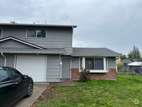 Building Photo - 2 bed 1 1/2 bath duplex in Springfield!