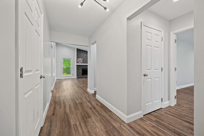 Building Photo - "Charming 4-Bedroom Haven in Charlotte's Heart with Spacious 2271 sq ft Living!"