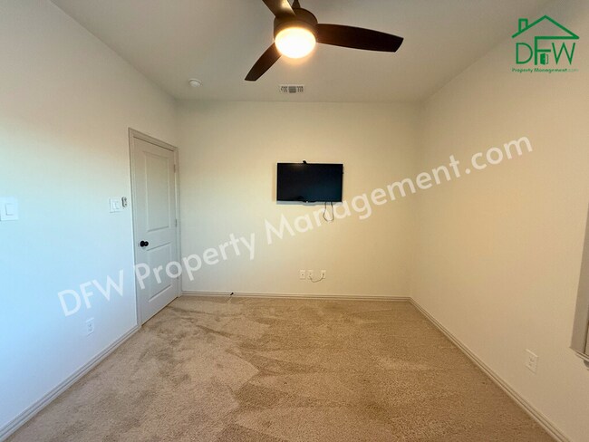 Building Photo - Spacious 3-Bedroom Townhome in Prime Arlington Location – Stylish, Modern, and Move-In Ready!