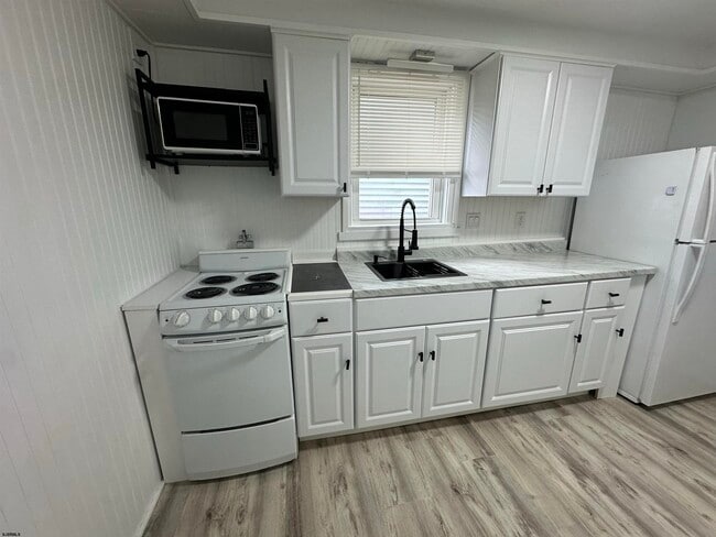 Building Photo - 16 S Washington Ave