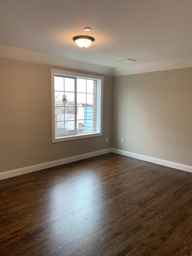 Building Photo - 18 Clinton St