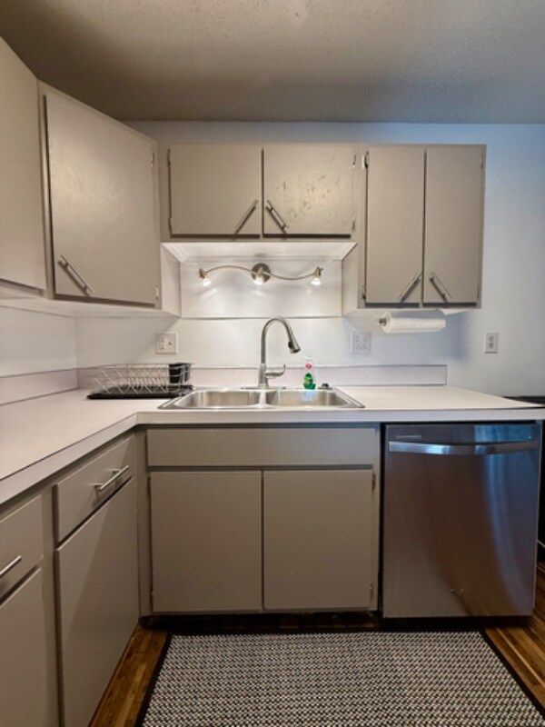 Building Photo - 1601 27th Ave