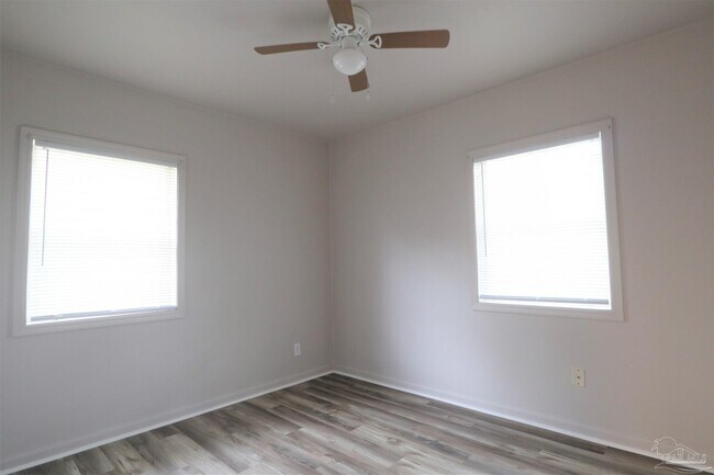 Building Photo - 527 Frisco Rd