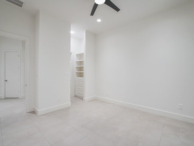 Building Photo - 2004 Rosedale St