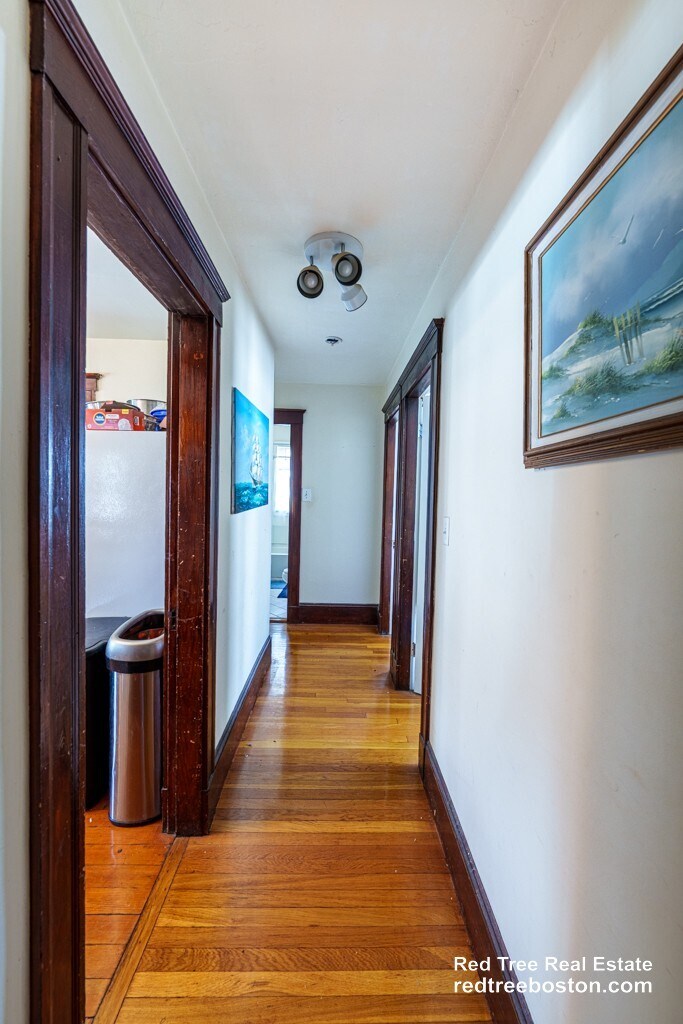 Building Photo - 8 Niles St