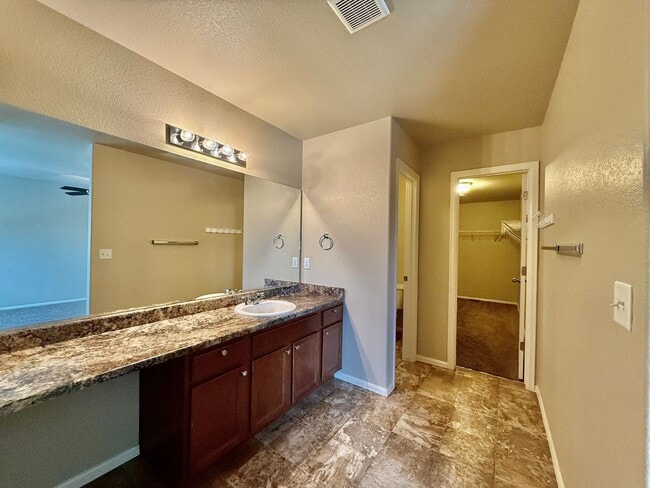 Building Photo - Amazing Views with this 3 bed, 2.5 bath Townhome