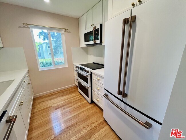 Building Photo - 2209 Summertime Ln