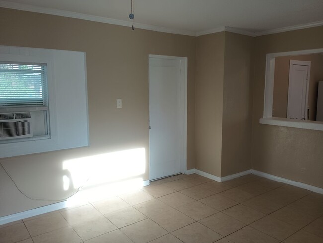 Building Photo - 2/1 Unit for rent in Lake Wales