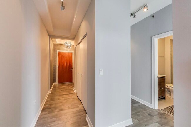 Building Photo - 1211 S Prairie Ave