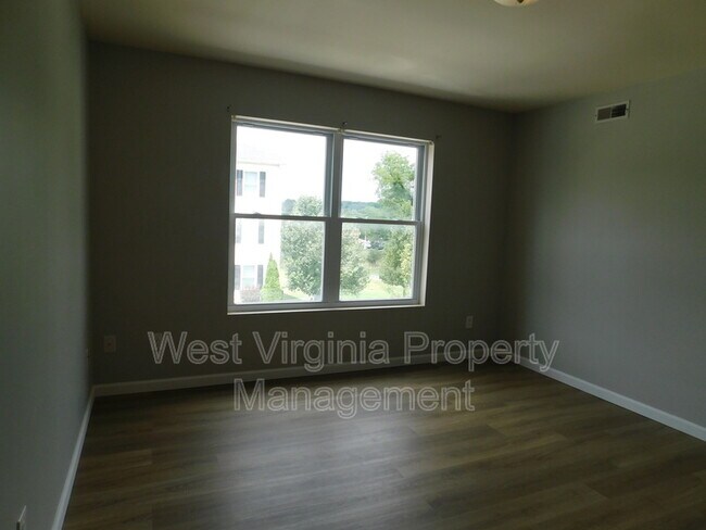 Building Photo - 212 Cardinal Wy
