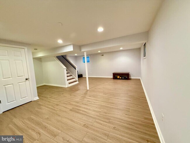Building Photo - 108 S Jordan St