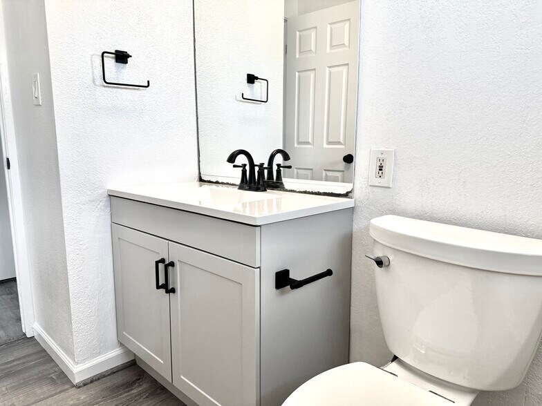 Building Photo - 4549 Greenholme Dr