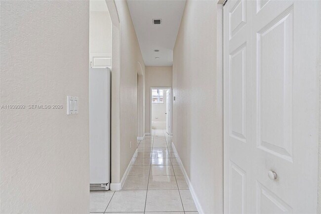 Building Photo - 1924 SE 17th Ct