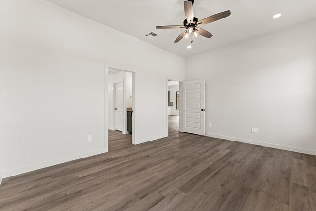 Building Photo - 2033 Gulf Pr Ln