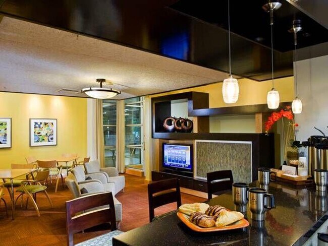 Building Photo - 10410 NE 2nd St