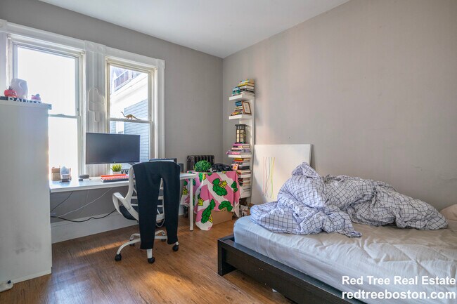 Building Photo - 6 Sunset St