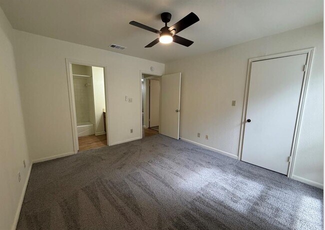 Building Photo - 2506 Howellwood Wy