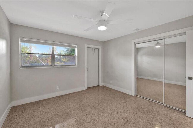Building Photo - 2190 NE 51st Ct