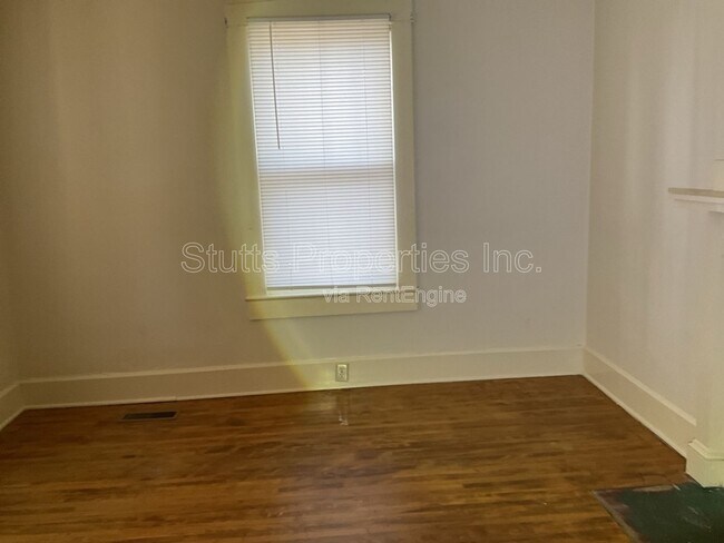 Building Photo - 1209 E Limestone St