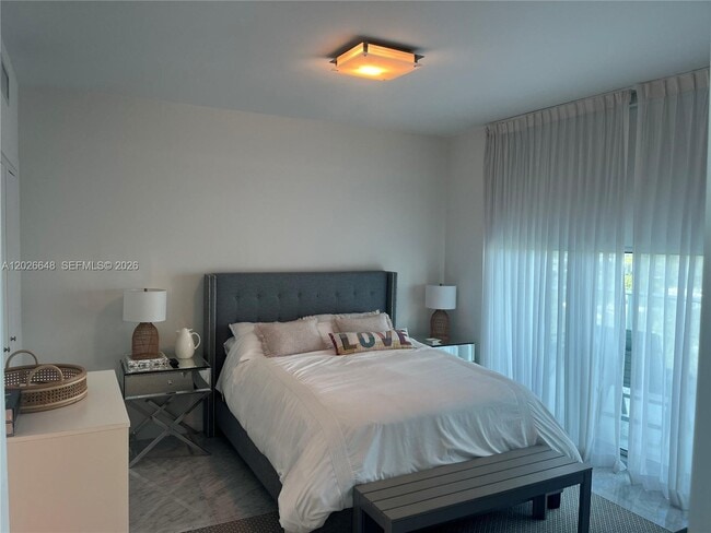 Building Photo - 2627 S Bayshore Dr
