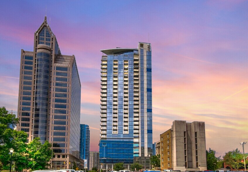 Building Photo - 333 W Trade St