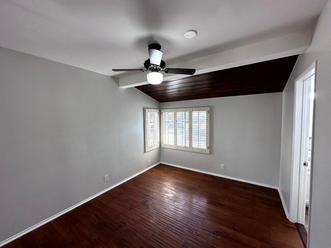 Building Photo - ***MOVE-IN SPECIAL 2 WEEKS FREE RENT***Fan...