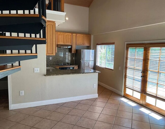 Building Photo - Great location, quiet, 2 bedroom, 1 bath, ...