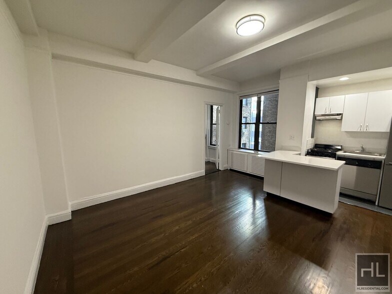 Primary Photo - EAST 46 STREET