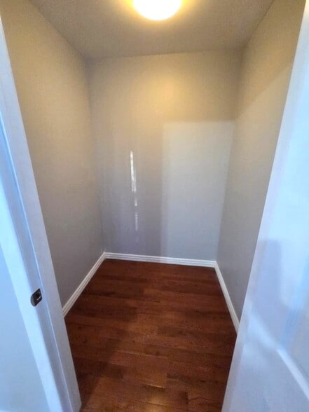 Building Photo - 48 Ellis Ave