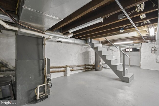 Building Photo - 465 Ripka St