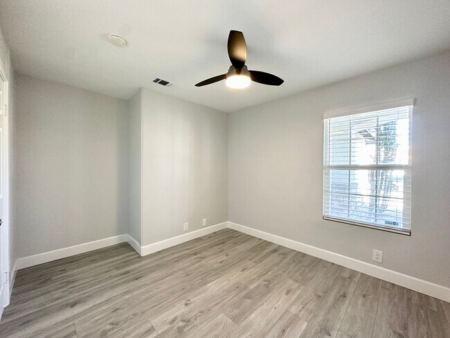 Building Photo - AVAILABLE NOW !! STUNNING 4 Bedroom 2 Bathroom POOL home in La Quinta
