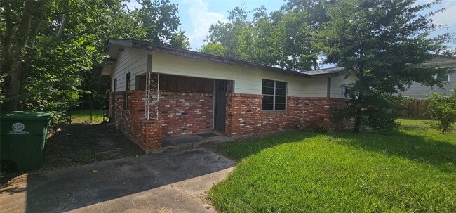 Building Photo - 3610 Dennis St