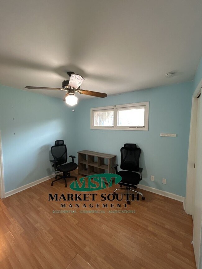 Building Photo - **APPLICATION PENDING!** Fully Furnished H...