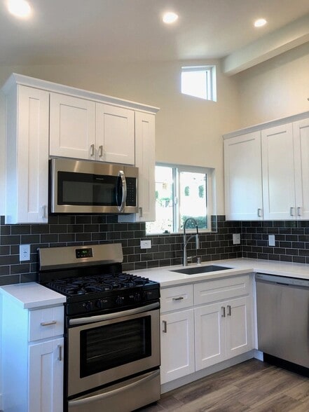 Building Photo - 2926 1/2-31-2 Asbury St