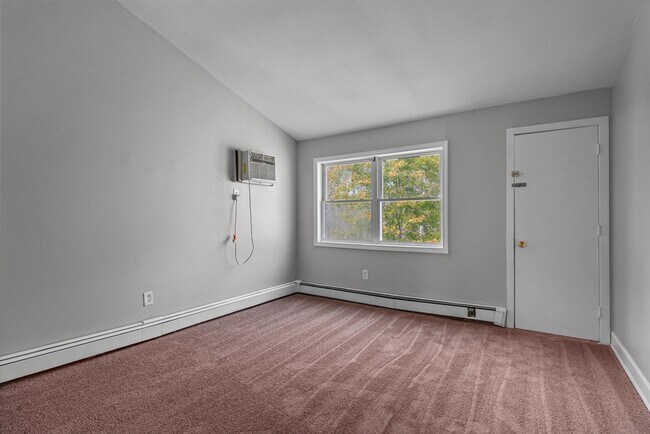 Building Photo - 18 Mason Ct