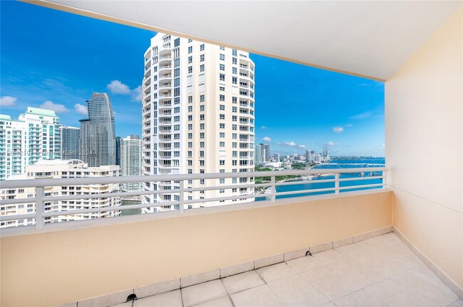 Building Photo - 808 Brickell Key Dr