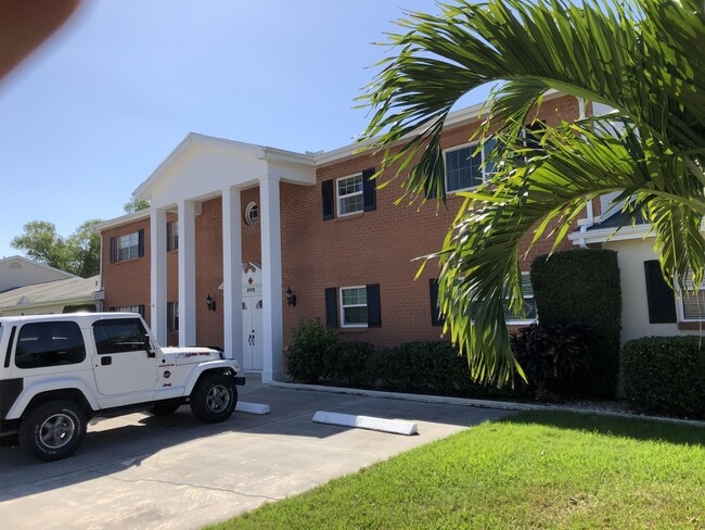 Building Photo - 1220 Myerlee Country Club Blvd