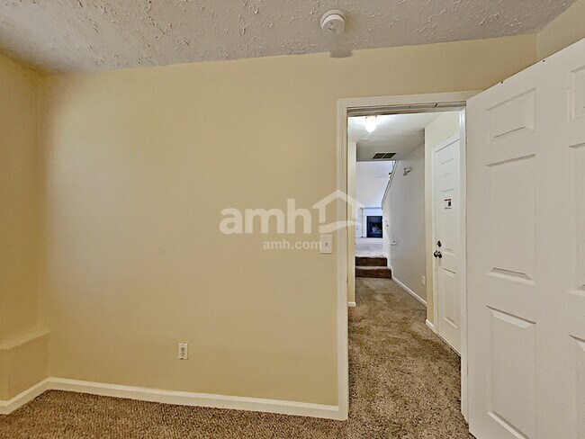 Building Photo - 2646 Lake Park Bnd