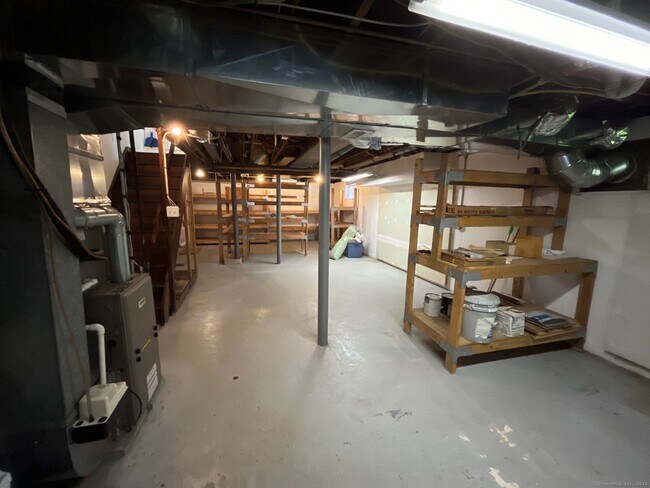 Building Photo - 174 Country Rd