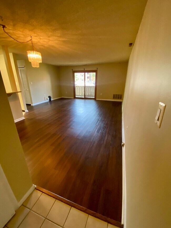 Building Photo - 2403 Ravens Crest Dr